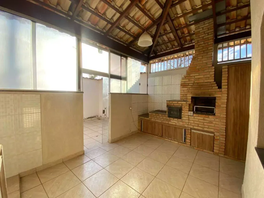 Casa com Área Externa 2 Quartos para Alugar na Vila Tavares