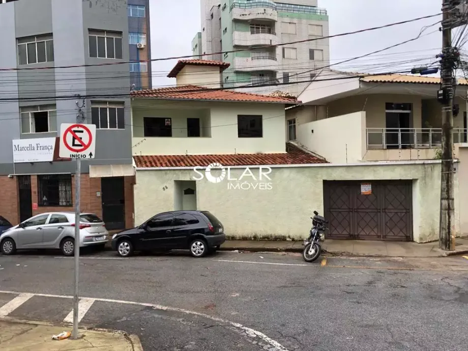 Casa para aluguel no bairro Centro — 3 quartos, 4 vagas