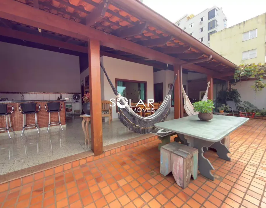 Casa de alto padrão a venda no bairro Cerqueira Lima em Itaúna MG