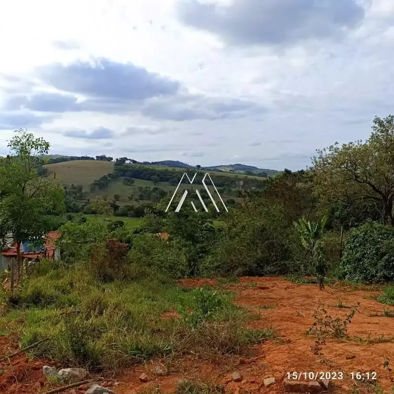 Vendo chácara com 2 mil metros em área rural de Itaúna!