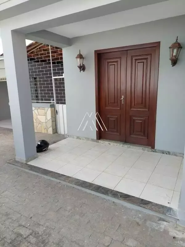 Vendo casa comercial em Itaúna em excelente localização no centro!
