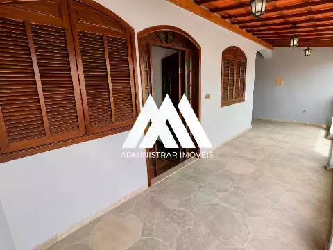 Casa 3 quartos 250 m² à venda na Cidade Leonane