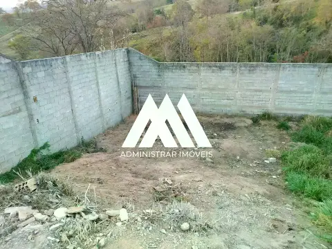 Lote à venda no Vale das Aroeiras