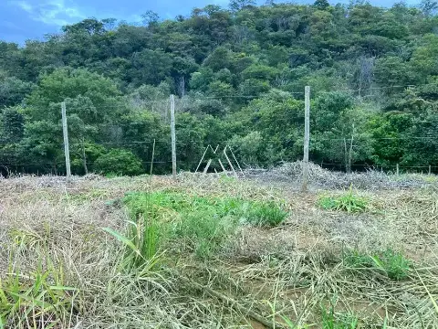 Vendo lote no Jadir Marinho com 300m2 de área!
