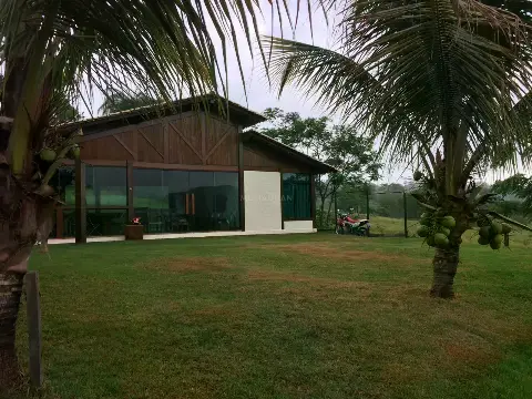Casa 115 m2 – Terreno 1.927 m2 no Centro