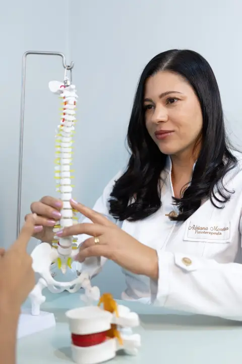 Adriana Moreira da Cruz Oliveira - Fisioterapia, Pilates e Reeducação Postural