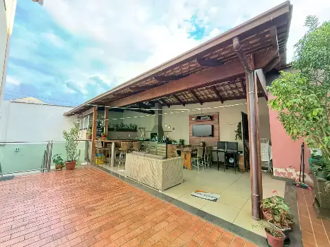 CASA à venda, 6 quartos, 1 suíte, 3 vagas, Centro