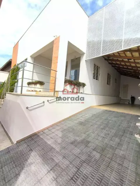 Casa residencial à venda em Itaúna/MG | 2 suítes | 156,60 m² | 3 banheiros | Frente