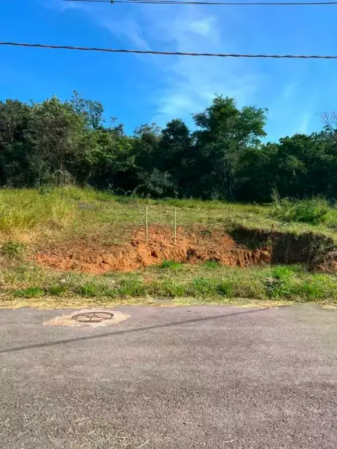 Lote à venda no Vila da Serra