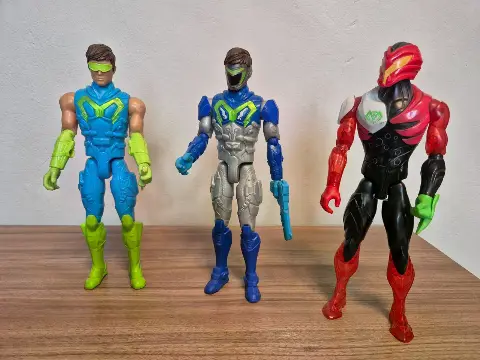 3 Bonecos Max Steel da Mattel, 30cm, sem caixa original  (usado).