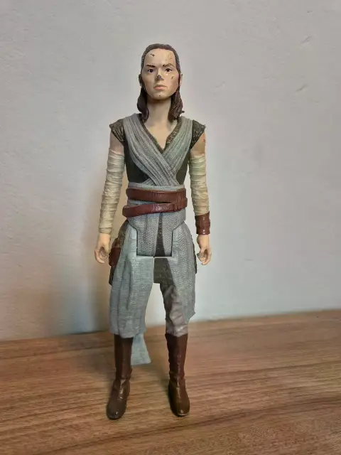 Boneca Original Star Wars Rey Jedi Trainning da Hasbro, 30cm, sem caixa original  (usado).