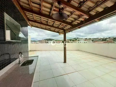Cobertura em excelente localização no Bairro Cerqueira Lima em Itaúna/MG.
