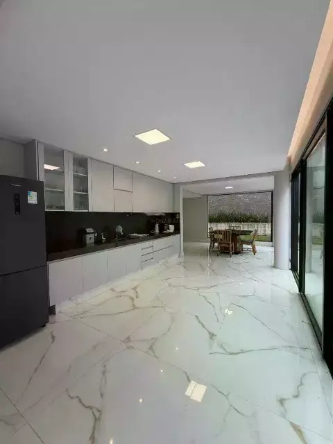 Apartamento 3 quartos com Área Privativa à Venda no Centro