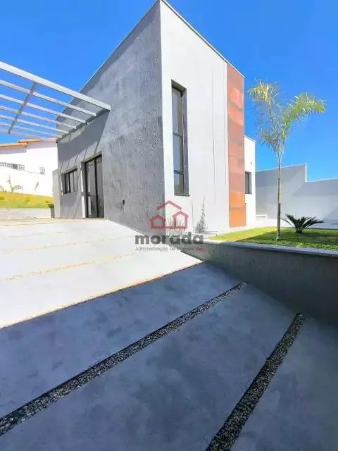 Casa Moderna à Venda de Alto Padrão no Bairro Resindencial Santanense - Itaúna MG!