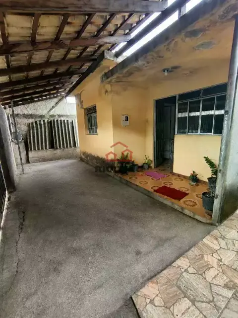 Casa à venda no Irmãos Auler, 247 m² com 2 barracões
