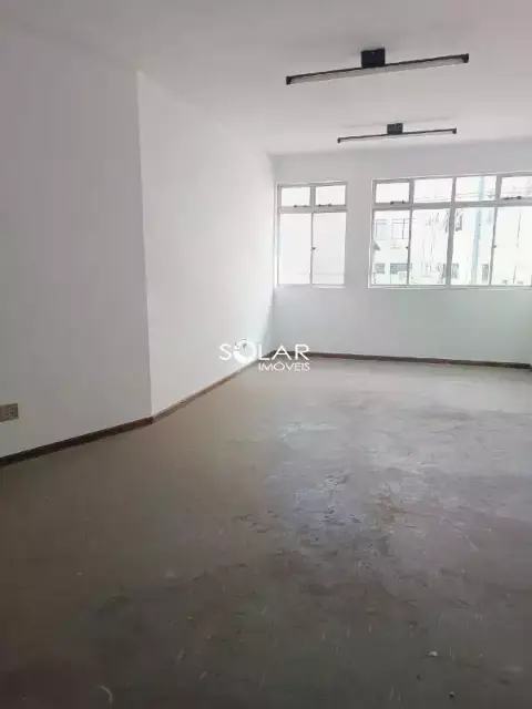 Sala comercial com banheiro para alugar no Centro