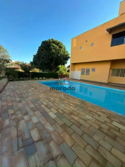 Casa para Aluguel em Itaúna-MG (Frente) | 13 Suítes | Piscina e Espaço Gourmet