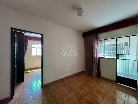 Vendo casa com 02 quartos no Santanense