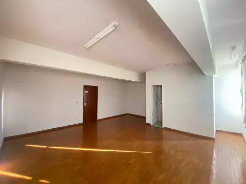 Sala comercial para alugar no Centro, com banheiro