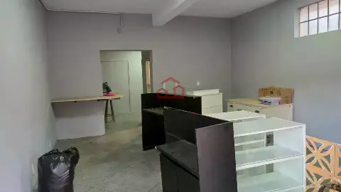 Loja de 62 m² com banheiro para alugar no Irmãos Auler