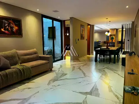 Casa de 02 pavimentos com 03 quartos à venda no Centenário em Itaúna