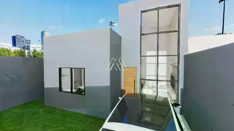 Casa nova com suíte e sacadas à venda no Centenário em Itaúna
