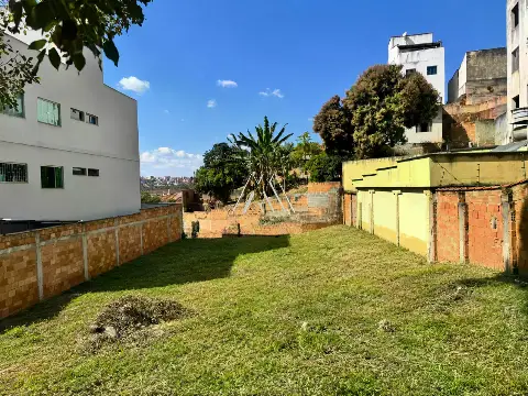Lote de 405 m² à venda no Lourdes, todo murado