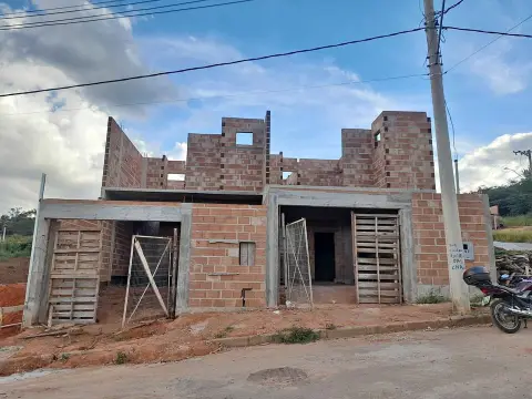 2 sobrados geminados à venda na Vila da Serra