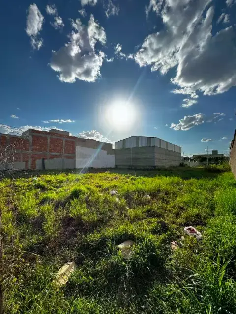 Lote plano de 300 m² à venda no Sion