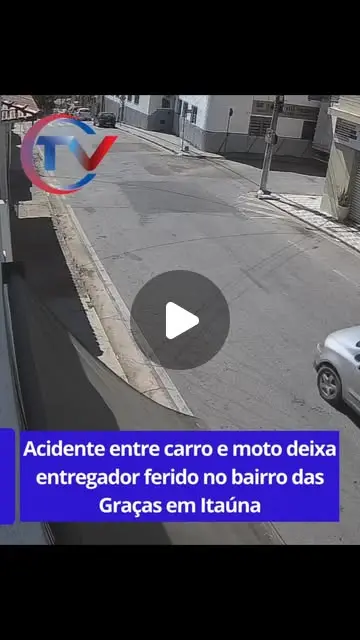 Acidente entre carro e moto na Rua Santana, Bairro das Graças