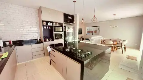 Vendo Casa com Suíte, Closet e Área Gourmet - Conforto e Segurança