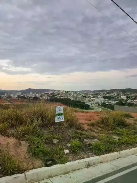 Lote à venda no Monte Carlo, 300 m²