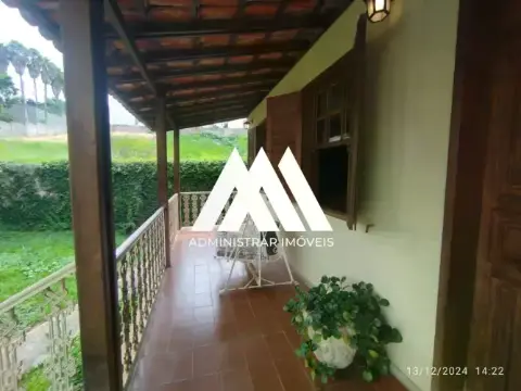 Vendo casa em Itaúna em excelente localização!