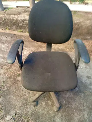 Duas cadeiras para escritório