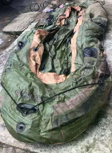 Bote inflável para 4 pessoas
