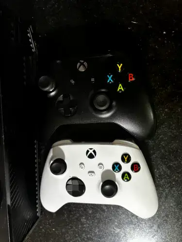 Xbox one FAT + 1 manete do one + uma manete do series s nova + fonte nova