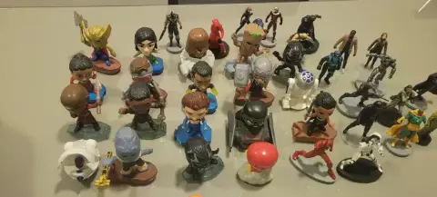 Bonecos Action Figures