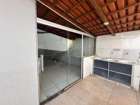 Casa para alugar no Bairro Itaunense – 3 quartos
