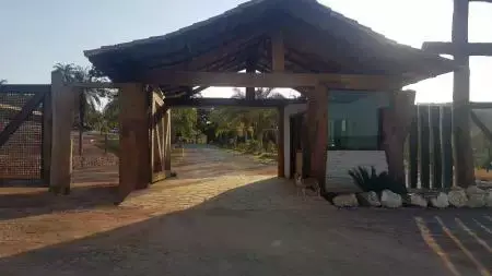 Chácara à venda em condomínio fechado na Zona Rural