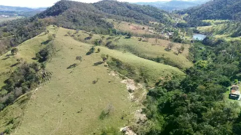 Terreno de 7 hectares à venda na Zona Rural