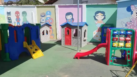 Creche Pequeno Polegar