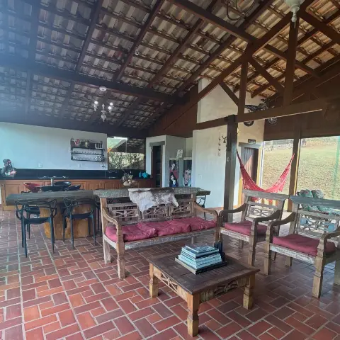 Casa rústica no Condomínio Granja Glória