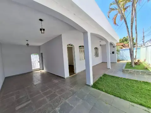 Casa 4 quartos para alugar no Nogueira Machado