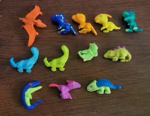 Kinder jurassic completa