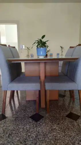 Mesa com 4 cadeiras