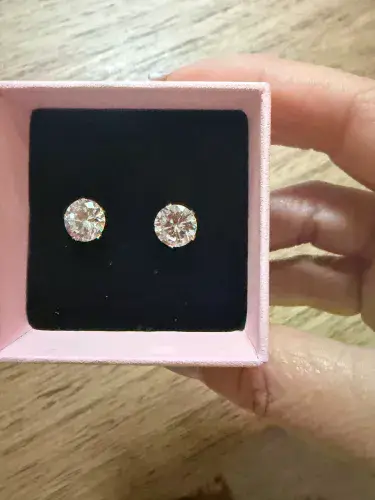 Brinco ponto de luz em ouro 18 k