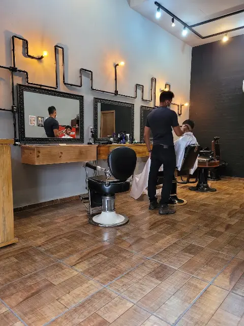 Los Peluqueros – Barbearia