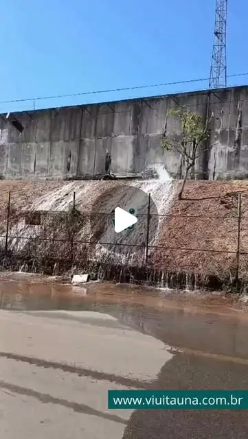 Vazamento de água no Jadir Marinho