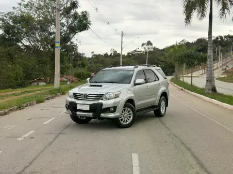 Toyota Hilux SW4 SRV D4-d 4X4 3.0 TDI Dies. AUT 2014