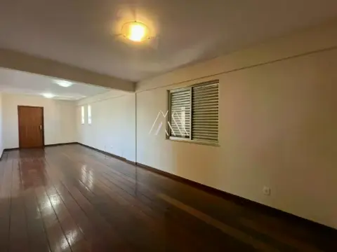 Alugo apartamento em Itaúna com excelente localização!